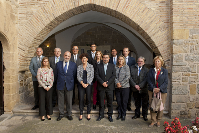 Miembros de la Comisión de Coordinación de Comunidades Autónomas del Tribunal de Cuentas y de los OCEX. Miembros de la Comisión de Coordinación de Comunidades Autónomas del Tribunal de Cuentas y de los OCEX.