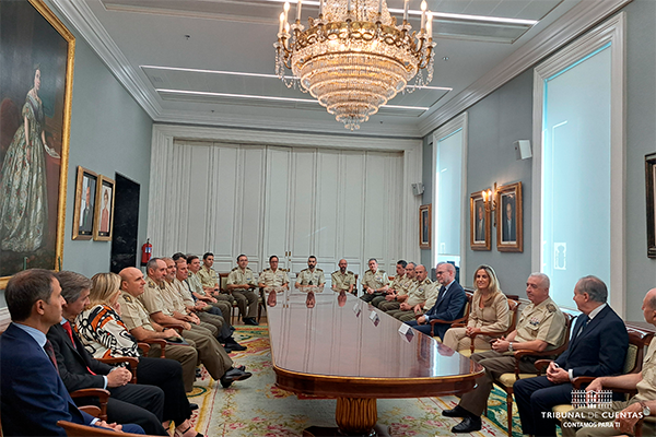 Visita del director de Asuntos Económicos del Ejército de Tierra, general Justino Tamargo Sierra y de una delegación de la DIAE Visita del director de Asuntos Económicos del Ejército de Tierra, general Justino Tamargo Sierra y de una delegación de la DIAE